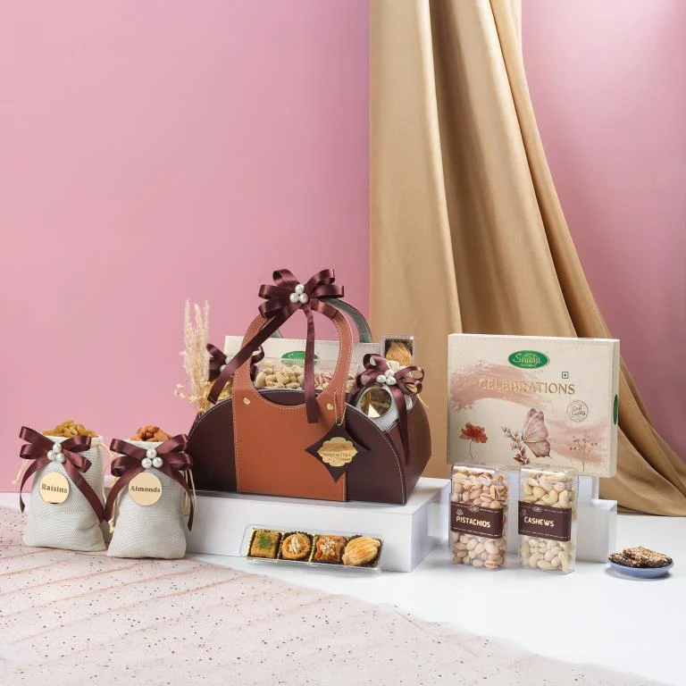 Cocoa Luxe Hamper, 915g Net Contents - Image 2