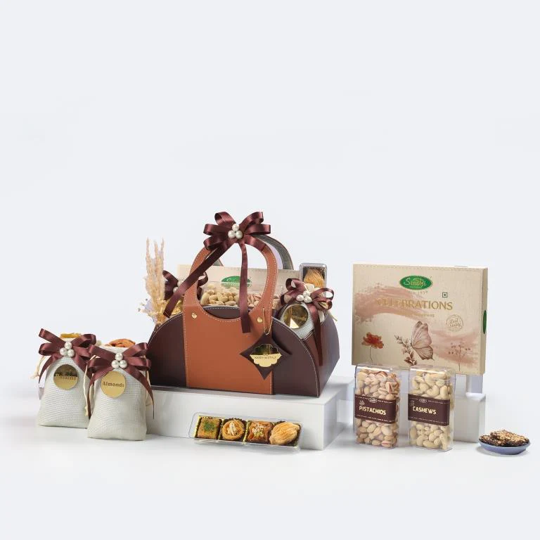 Cocoa Luxe Hamper, 915g Net Contents - Image 6
